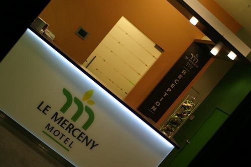 Le Merceny Motel Бастонь Екстер'єр фото