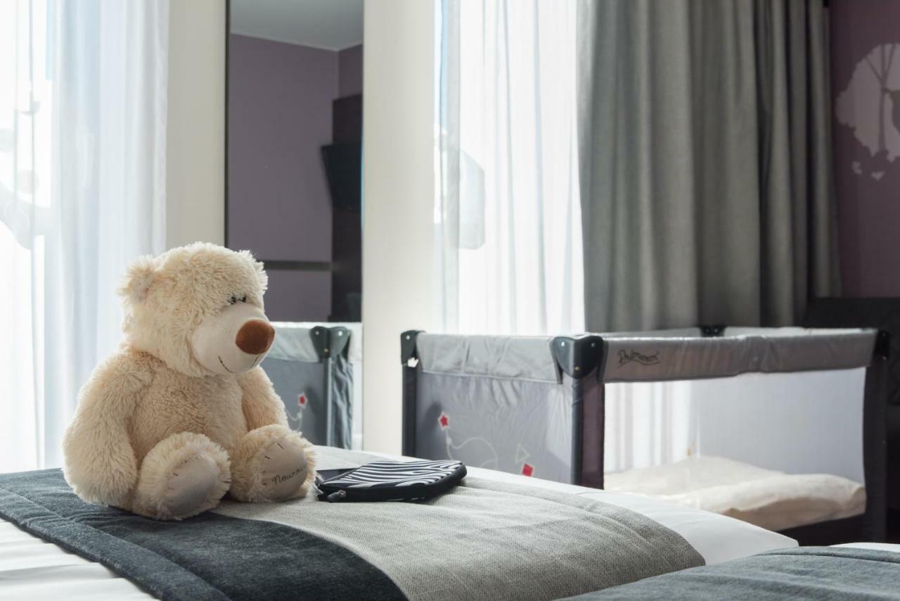 Le Merceny Motel Бастонь Екстер'єр фото